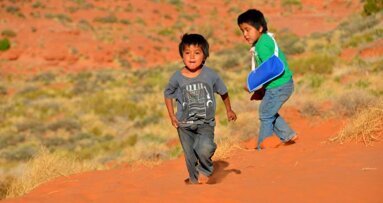 美国纳瓦霍印第安人: 70%的儿童蛀牙未得到治疗