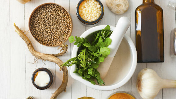 La fitoterapia se utilizzata in modo appropriato è Medicina, ma non un'alternativa ad antibiotici, chemioterapici e vaccini