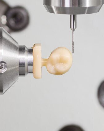 Fig. 6: Milling of a n!ce restoration.