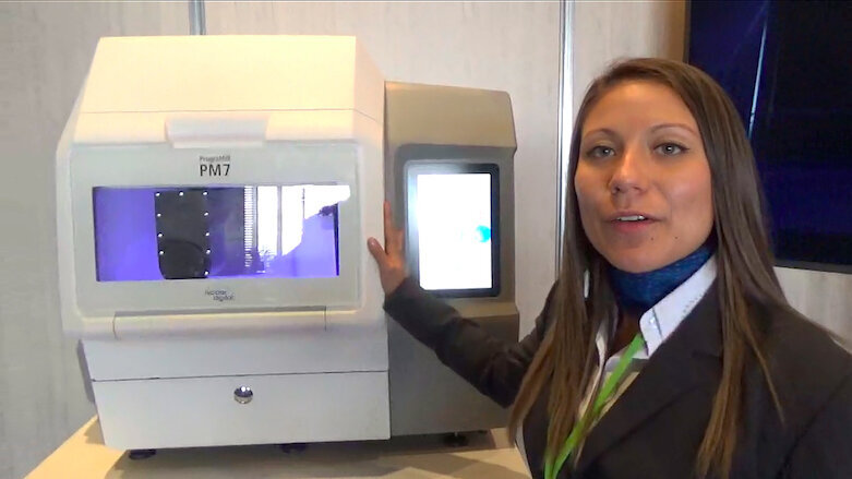 Una fresadora que se maneja con iPad