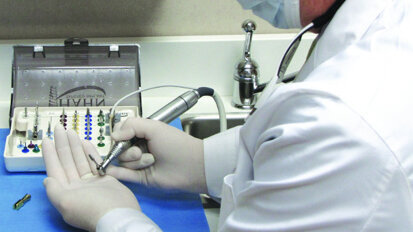 Immediate, esthetic tooth replacement with the Hahn Tapered Implant System and BruxZir Anterior Solid Zirconia