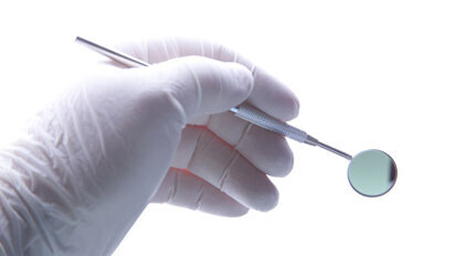 Tandarts licht verzekeraar voor half miljoen op