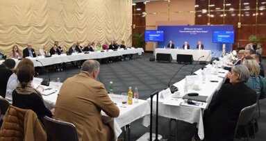 Разговори с Henry Schein