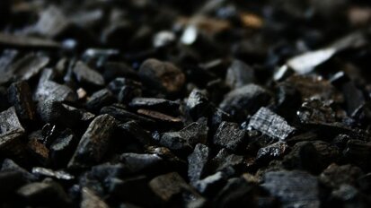 Houtskooltandpasta beschadigt mogelijk tandglazuur