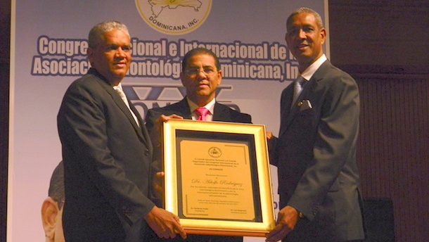 Instituciones y profesionales honran la labor del Dr. Adolfo Rodríguez