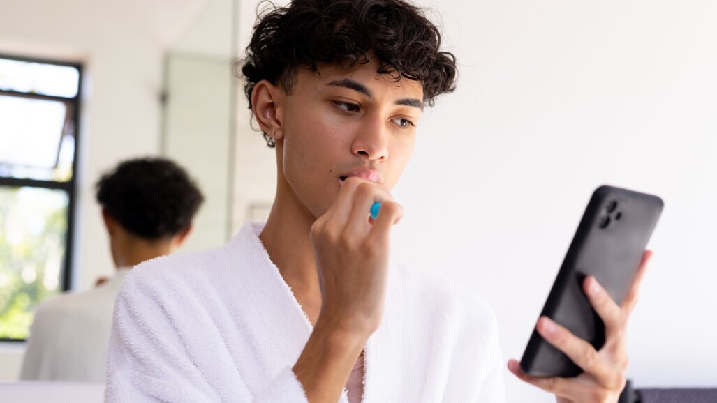 La recherche préconise l'utilisation de SMS pour améliorer la santé bucco-dentaire chez les adolescents