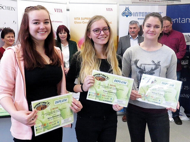 Vítězky v kategorii Kresba (zleva): Klára Doutnáčová, Lucie Jalušková a Andrea Tachezy
