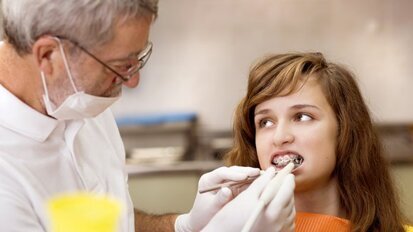 Dlaczego zły zgryz postarza?