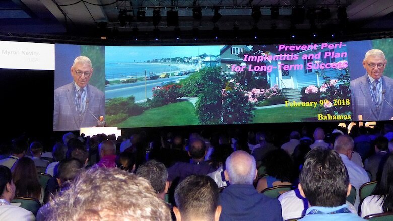 La larga experiencia de Myron Nevins le llevó a exponer un concepto aparentemente simple: la prevención de la peri-implantitis conduce al éxito.