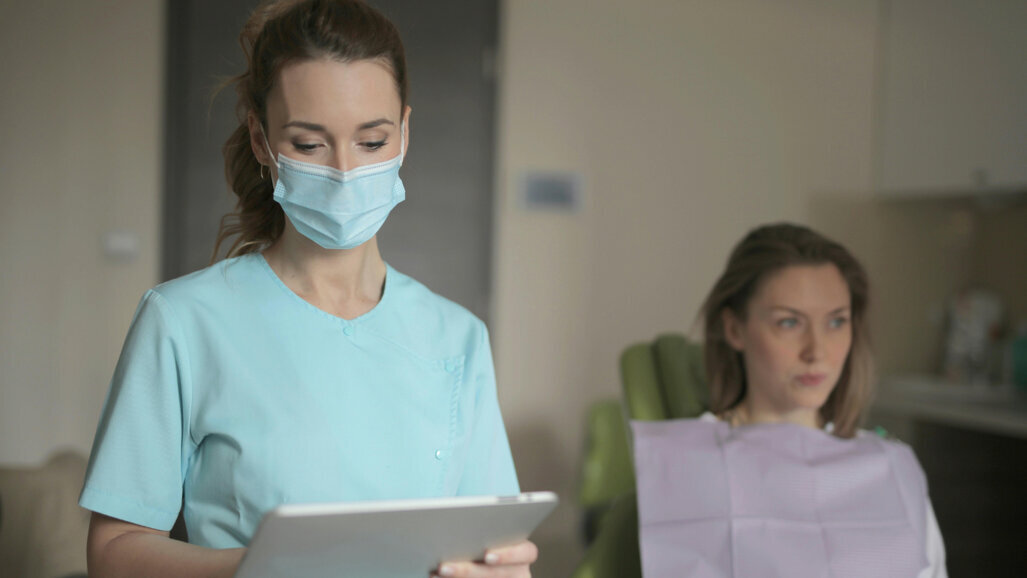 Ampliar programas de formação em competências digitais na saúde é urgente