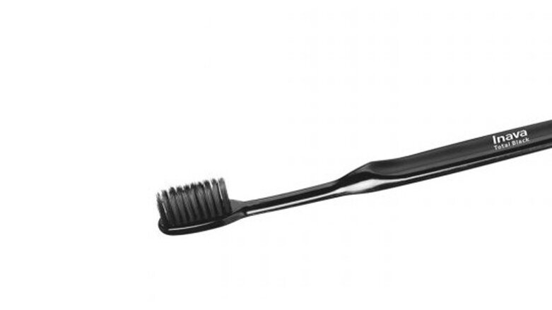 Une sacrée brosse charbonnée