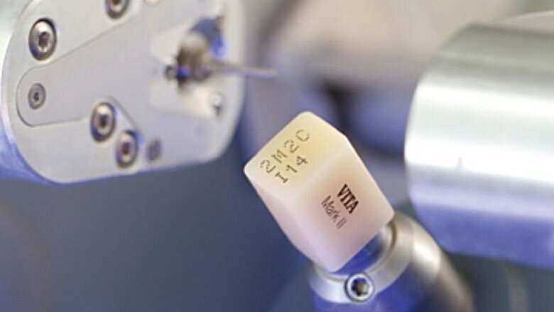 Fig. 10. El bloque VITABLOCS Mark II fijado en la unidad de fresado.