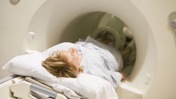 Tomografia de cabeça e pescoço pode aumentar risco de câncer em crianças