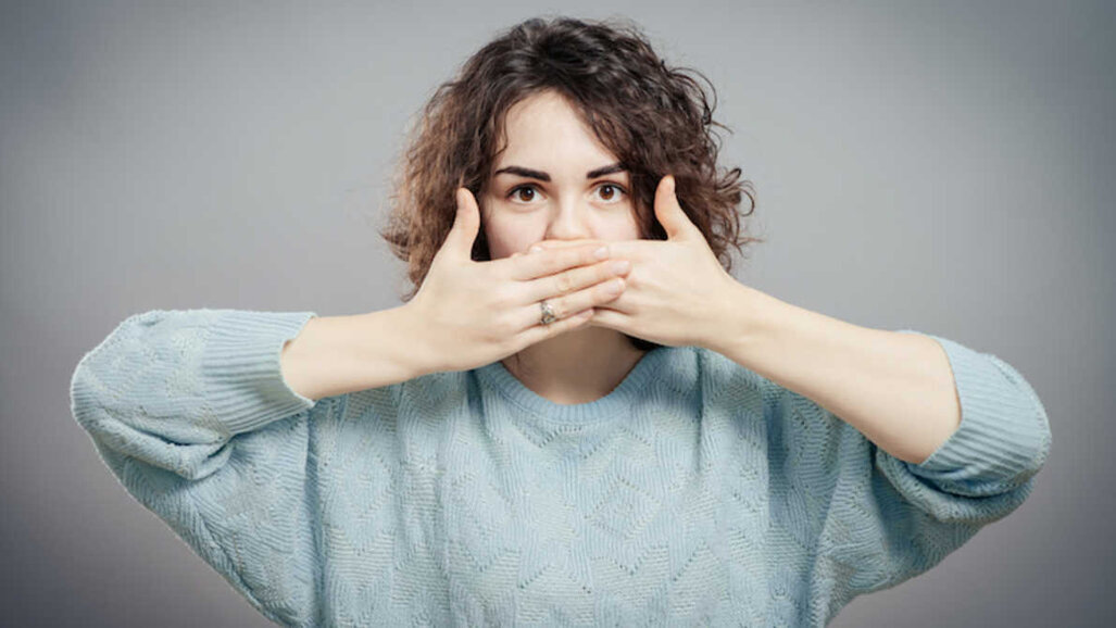 Gli scienziati esaminano l'alitosi nei pazienti Covid-19