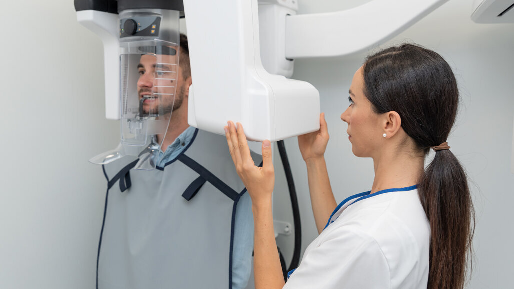 Dentale Röntgengeräte im Röntgenreport 2025: Häufig formale Mängel bei TÜV-Prüfungen