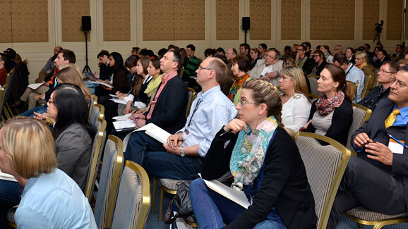 Kurze und durchmesserreduzierte Implantate vs. Knochenaufbau