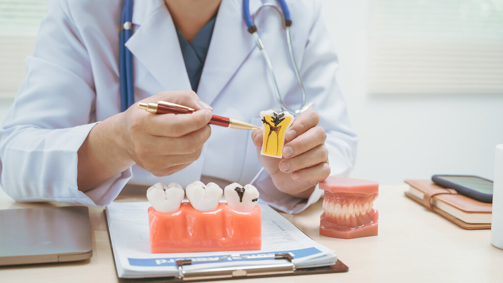 Präventionsexperten der EFP und AAP plädieren für den Erhalt natürlicher Zähne