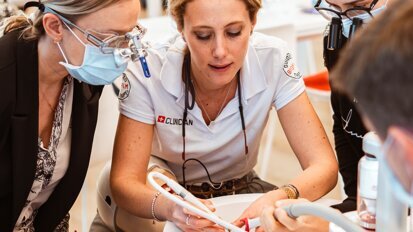 EMS e Curaprox: un’alleanza per rivoluzionare la prevenzione odontoiatrica