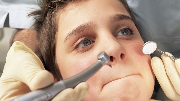 Očevi igraju ključnu ulogu u smanjenju dečijeg straha od zubara