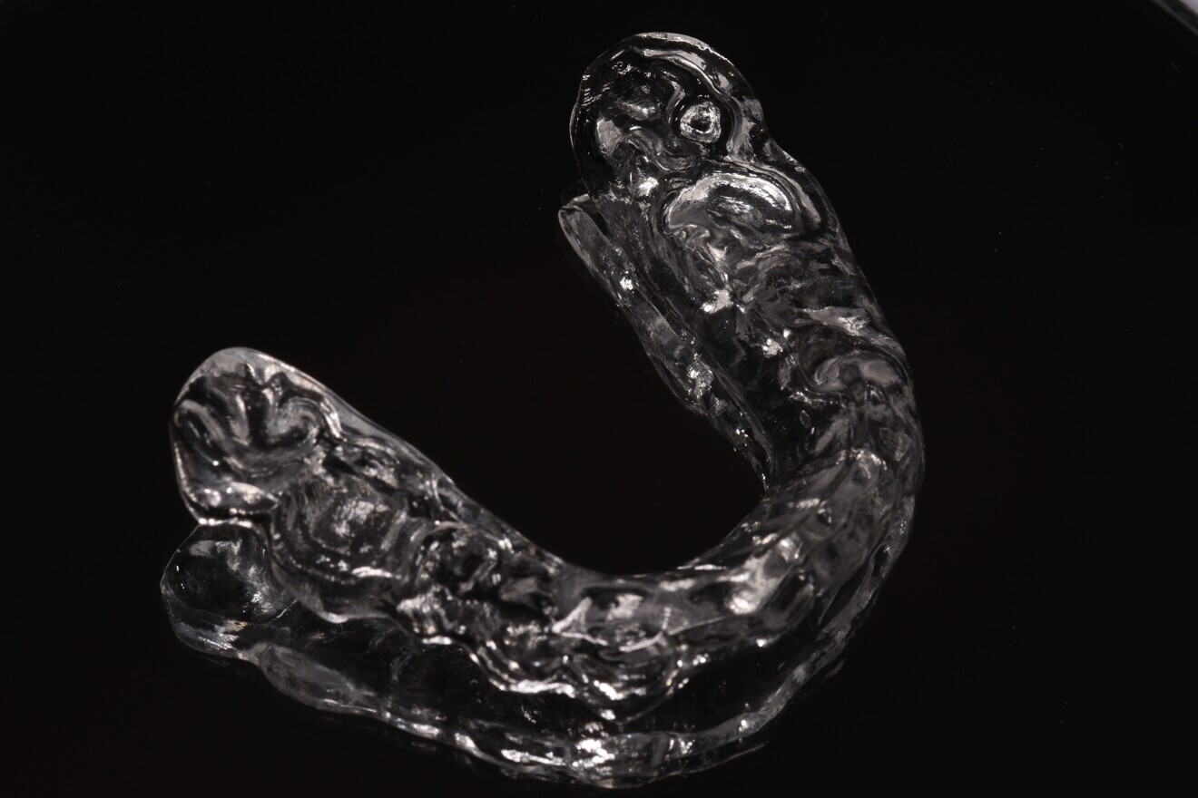 Fig. 4a: Mandibular splint made of PMMA.