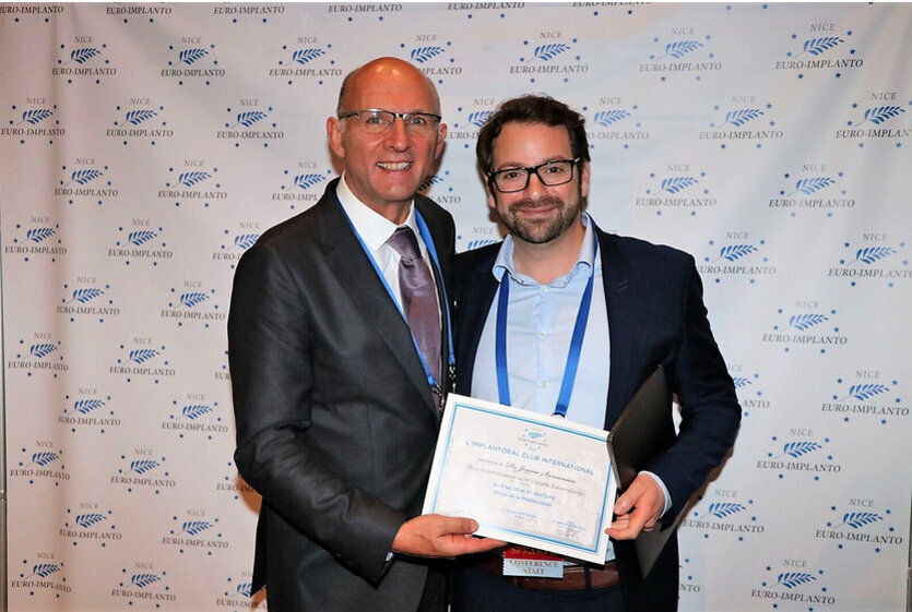 Drs Surmenian (droite) et Petibois lors de l'Euro Implanto (Photo : Philippe Alibert)