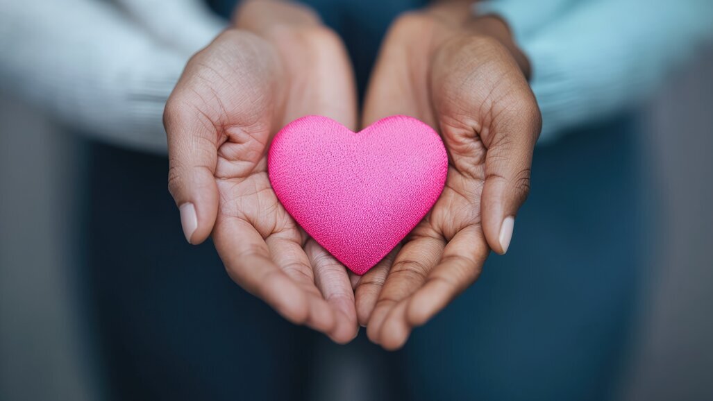 Le programme Practice Pink 2025 de Henry Schein rassemble les professionnels de santé autour de la sensibilisation au cancer