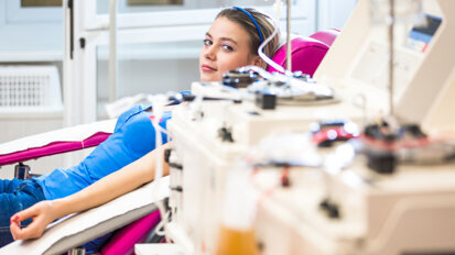 Erste Plasmatransfusionen an COVID-19-Patienten Erste Plasmatransfusionen an COVID-19-Patienten