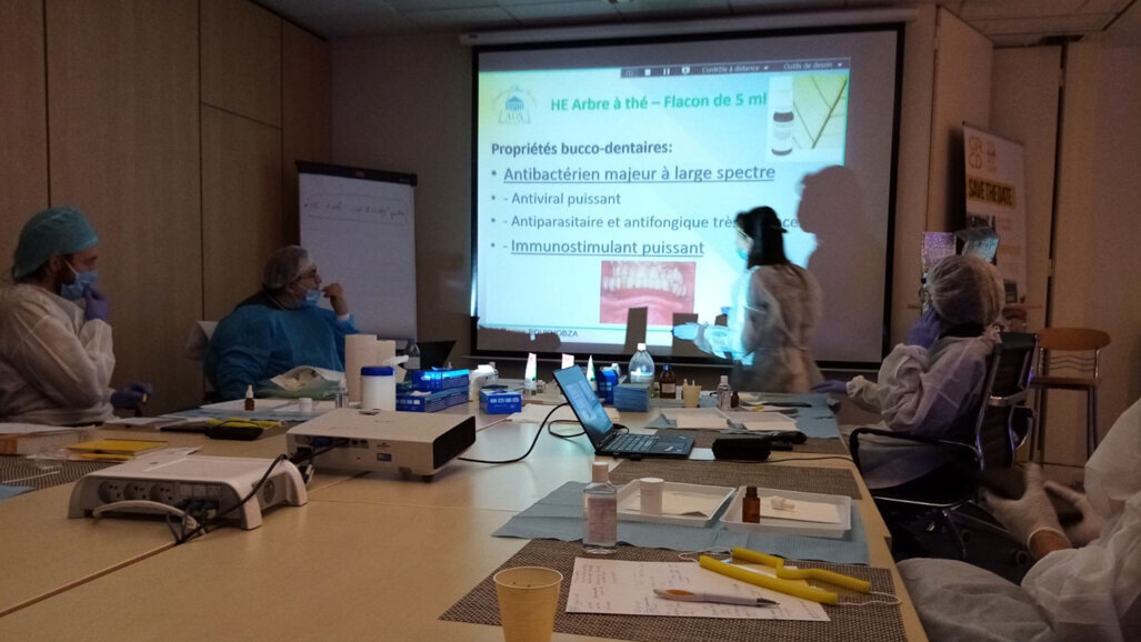 Formation postuniversitaire de phytothérapie et aromathérapie en odonto-stomatologie pour la profession dentaire