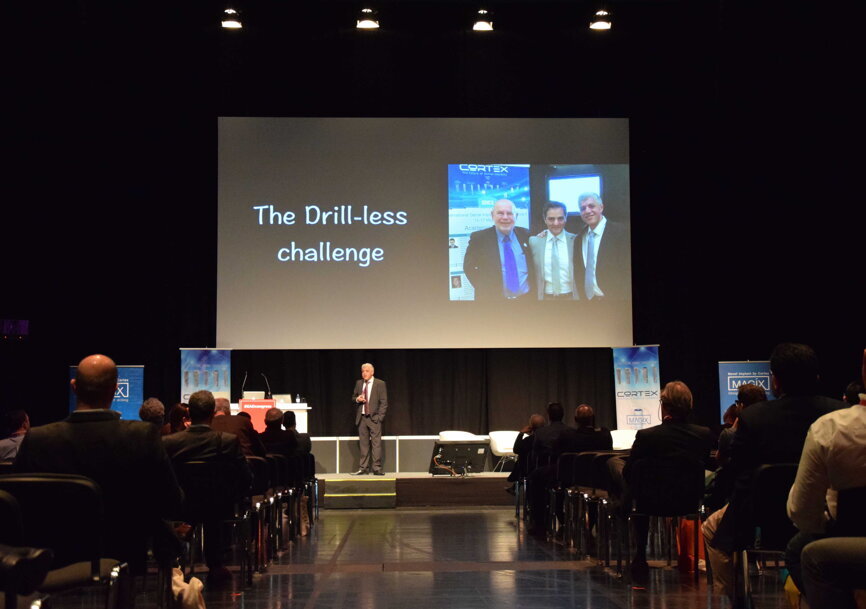 Dr Meir Mamraev presented the new Magix implant. (Photograph: Franziska Beier, DTI)