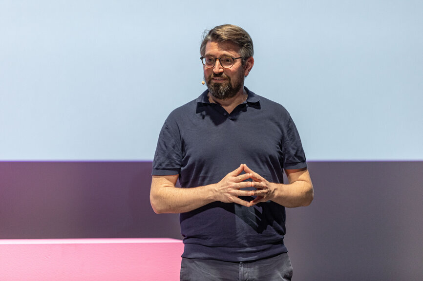 „Beim Lesen von Studien den klinischen Menschenverstand anwenden.“   Prof. Dr. Moritz Kebschull, zukünftiger Präsident der European Federation of Periodontology erklärte, warum an Leitlinien Patientengruppen und zahlreiche Fachgesellschaften beteiligt werden.