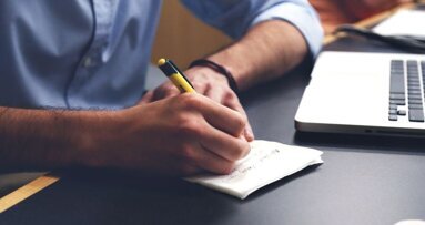 Wie schreef die slechte recensie?