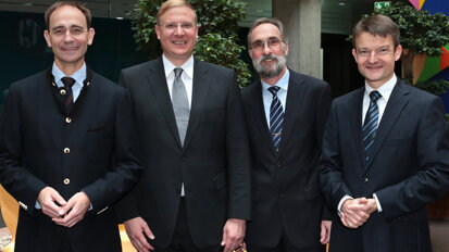 Zahnmedizin Regensburg im CHE-Ranking führend bei „Forschung“ Zahnmedizin Regensburg im CHE-Ranking führend bei „Forschung“