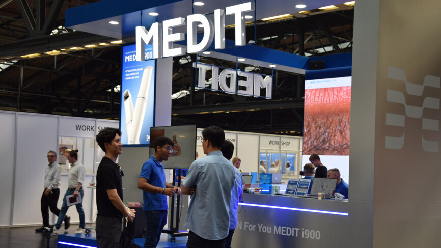 Medit is presenting its new intra-oral scanner, the Medit i900, at the Digital Dentistry Show. 