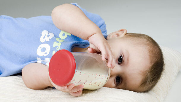 Wpływ karmienia butelką na rozwój próchnicy zębów