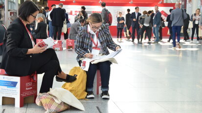 The main foyer at the Messe Wien Exhibition Congress Center offers space to relax, read and network. (Photograph: Monique Mehler, DTI)