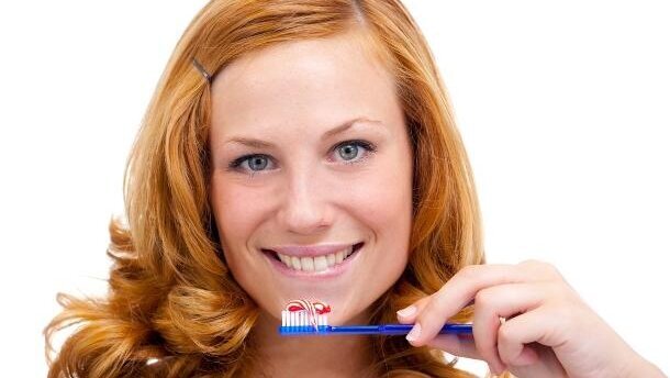 Polacy nie myją zębów w pracy