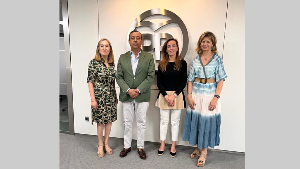 Óscar Castro comunica al PP los problemas que afectan a los dentistas en España   