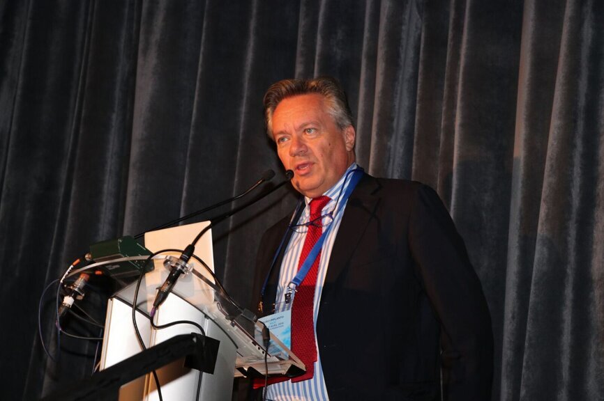 Dr Jacques Bessade speaking at Euro Implanto. (Photograph: Philippe Alibert)