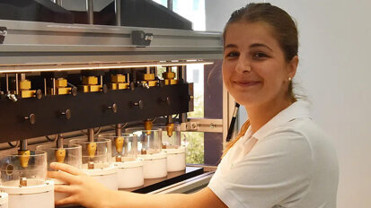 Zahnmedizinstudentin Laurissa Skorianz von der WKO ausgezeichnet