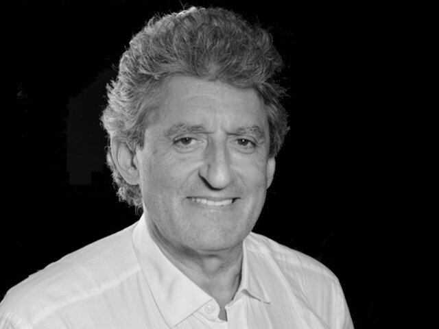 Správné odstraňování plaku pomocí účinného a šetrného zubního kartáčku je klíčem k tomu, jak během ortodontické léčby zabránit recesům gingivy a parodontologickým komplikacím (fotografie: Jean-Marc Dersot).