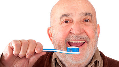 Pessima l’igiene orale degli “over 60”. Il 90% non lava i denti dopo i pasti