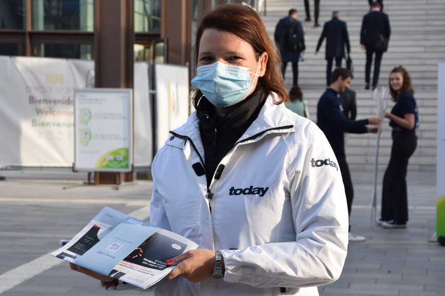 Copies of the today at IDS newspaper can be picked up at all entrances. (Image: Dental Tribune International) 