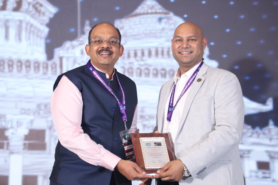 Fig 37: Dr. Anjan Shah, Scientific Chairman presenting plaque od appreciation to Dr. Manish Singh, Treasurer 