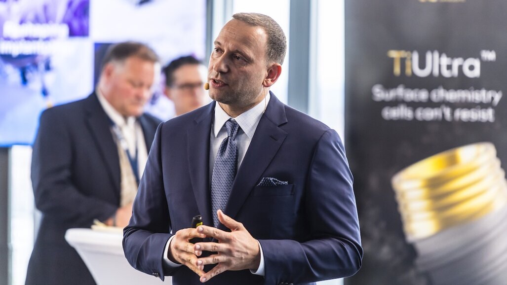Nueva era de la implantología con el lanzamiento de las superficies Xeal y TiUltra