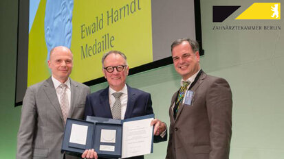 Dr. Koschorrek erhält Ewald-Harndt-Medaille 2018 Dr. Koschorrek erhält Ewald-Harndt-Medaille 2018