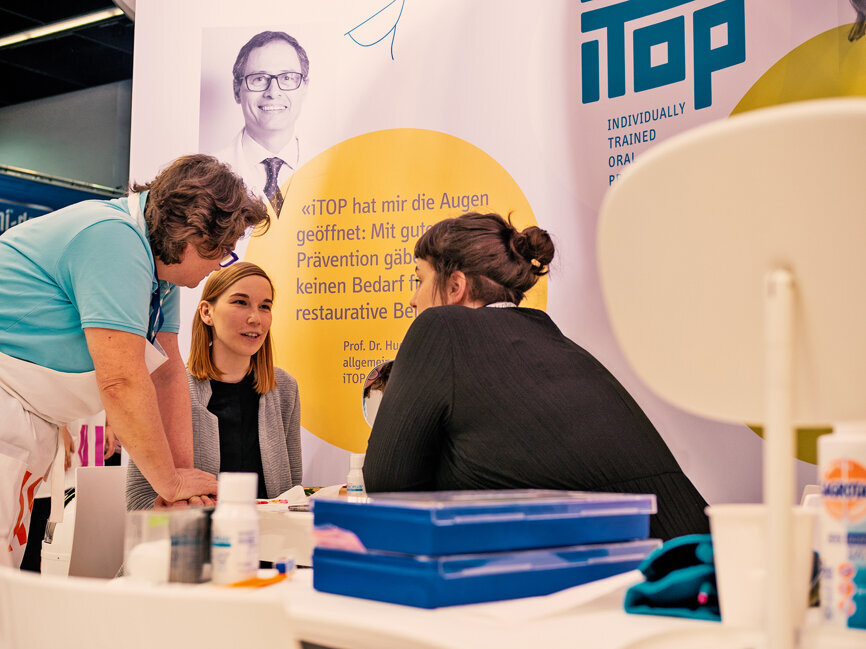 With the iTOP concept everyone can find the perfectly fitting interdental brush. (Photograph: Tom Carvalho, DTI)