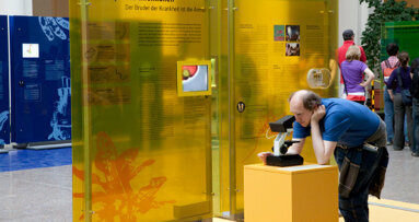 „MenschMikrobe“ wandert weiter