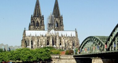 Buiten de muren van de Koelnmesse