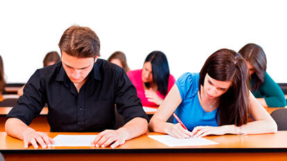 Test di ammissione firmati dal ministro: 9.513 per medicina e 792 per odontoiatria. Ma quanti diventeranno in realtà?