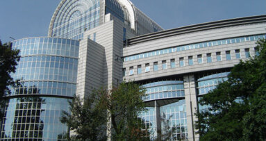 Fondi UE: Bruxelles apre la porta ai professionisti